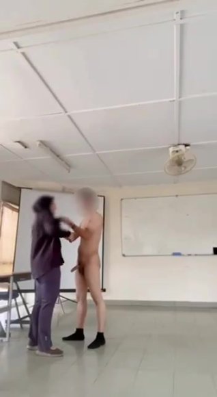 ABG Ngentot Tanpa Ampun di Ruang Tamu