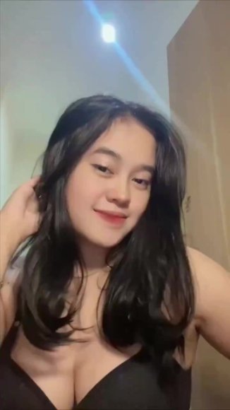 Cewek Genit Disetubuhin Diam-diam di Sofa