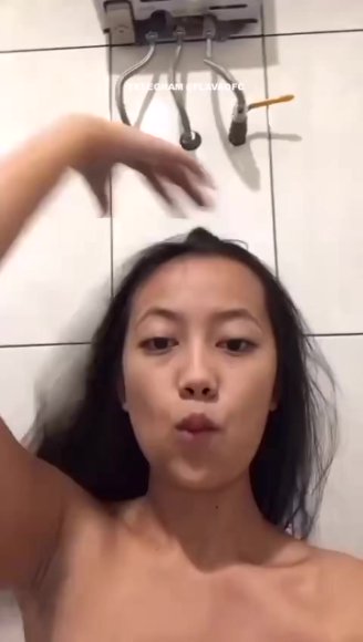 Cewek Kacamata Disetubuhin Diam-diam di Kamar Mandi