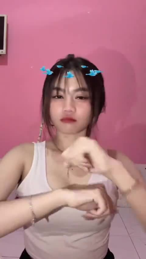 Siswi Nakal Main Jari Sambil Desah di Bawah Meja