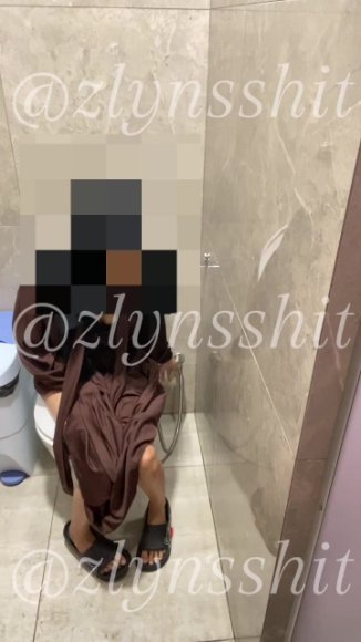 Janda Sange Ngentot Tanpa Ampun di Ruang Tamu