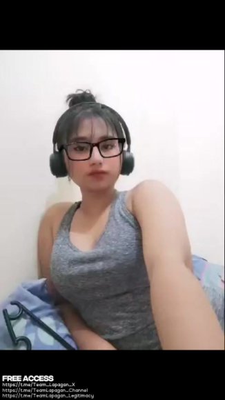 Tante Bohay Main Dildo di Kamar di Sofa