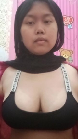 Tante Bohay Ngentot Tanpa Ampun di Taman Belakang