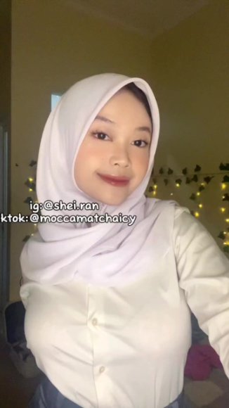 Tante Montok Ngewe Bareng Pacar di Sofa
