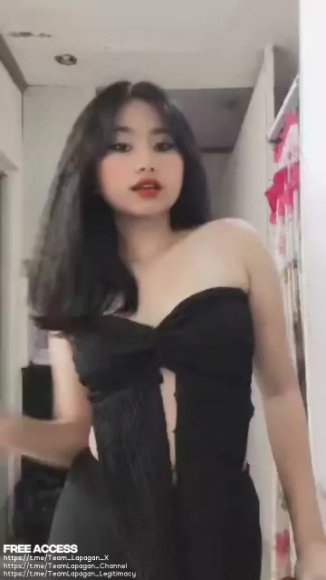 Cewek Jilbab Ngentot Tanpa Ampun di Meja Belajar