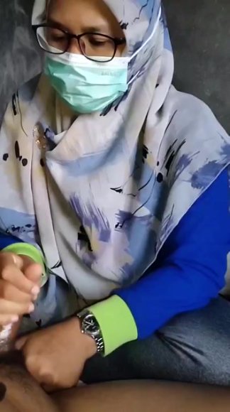 Siswi Nakal Rekam Sambil Coli di Sofa