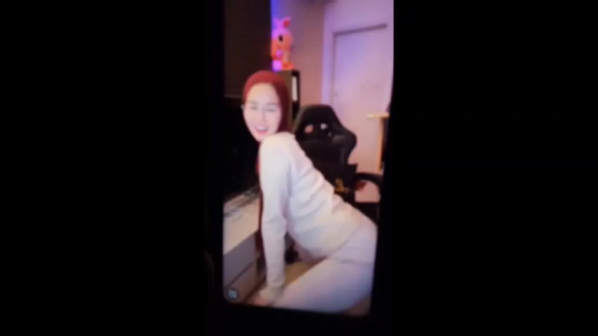Janda Sange Sange Berat Langsung Ngewe di Kamar Kos
