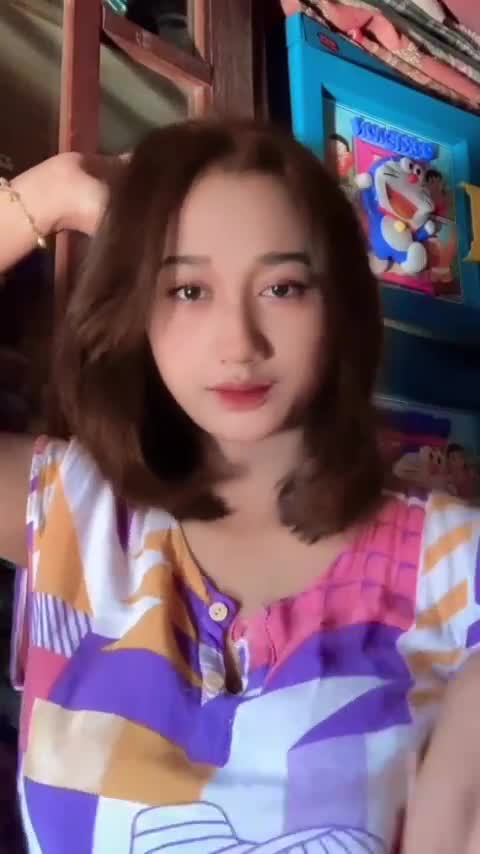 Cewek Jilbab Ngangkang Lebar Live di Balkon