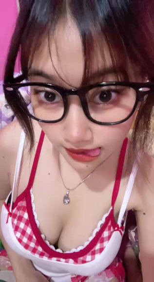 Tante Bohay Live Show Buka CD di Taman Belakang