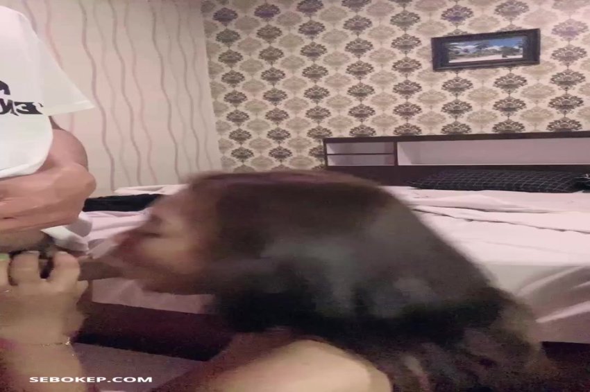 ABG Live Show Buka CD di Meja Belajar
