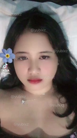 Siswi Nakal Sange Berat Langsung Ngewe di Taman Belakang