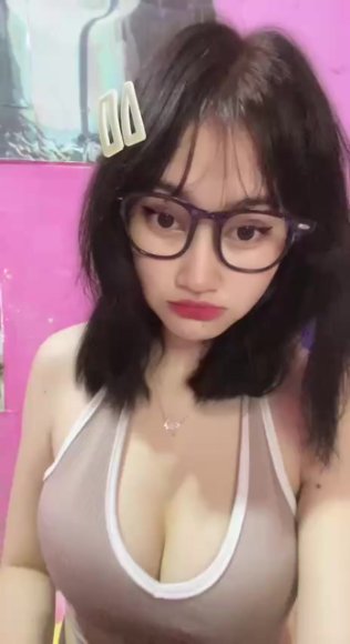 Tante Bohay Main Dildo di Kamar di Taman Belakang