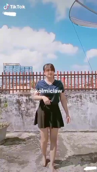 Cewek Jilbab Disetubuhin Diam-diam di Sofa