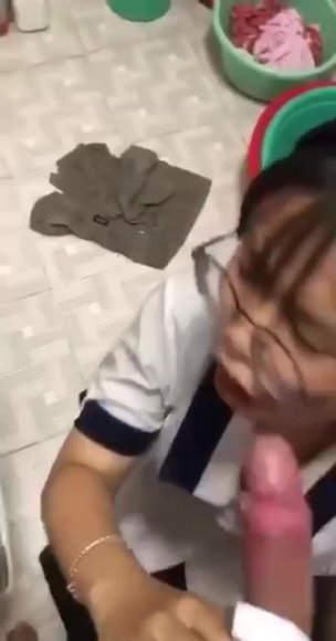 Cewek SMA Sange Berat Langsung Ngewe di Balkon