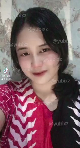Cewek Jilbab Main Jari Sambil Desah di Dapur