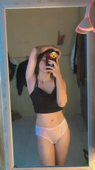 Cewek Kacamata Ngentot Tanpa Ampun di Kamar Kos