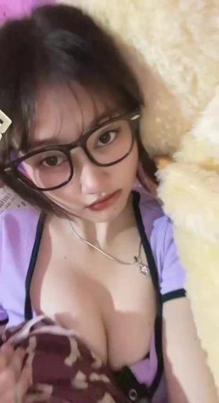 Tante Bohay Dientot dari Belakang di Meja Belajar