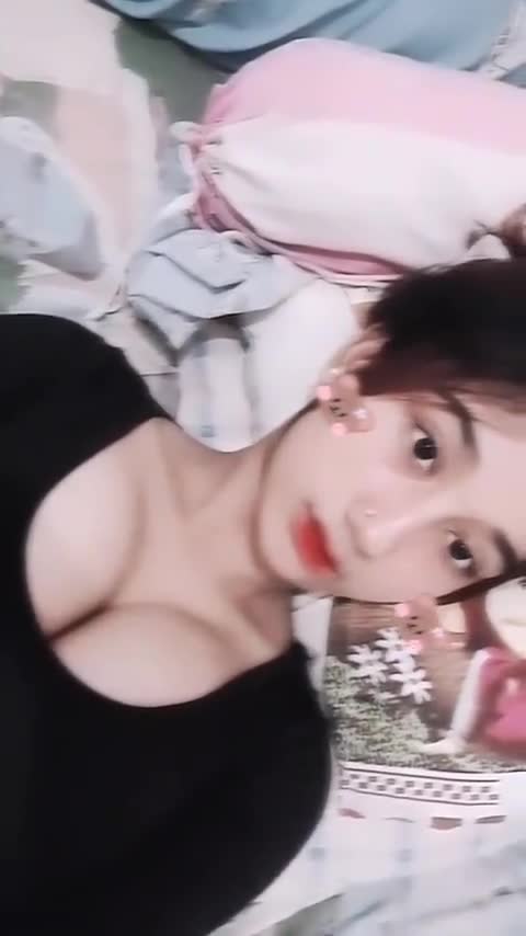 Cewek Jilbab Disetubuhin Diam-diam di Kamar Mandi