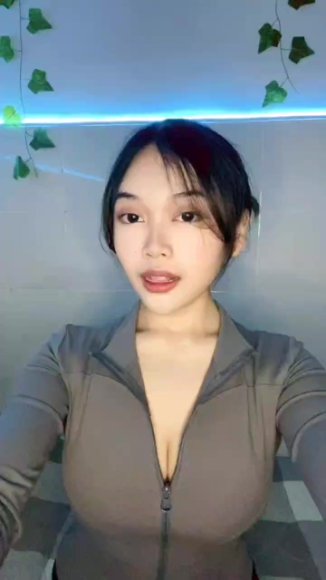 Cewek SMA Sange Berat Langsung Ngewe di Ruang Tamu