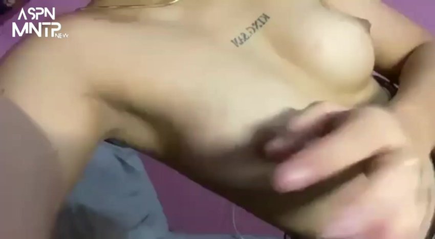 Mbak Binal Disetubuhin Diam-diam di Bawah Meja