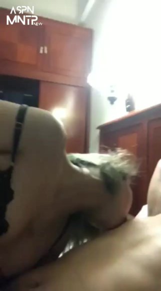 Cewek Kacamata Sange Berat Langsung Ngewe di Dapur