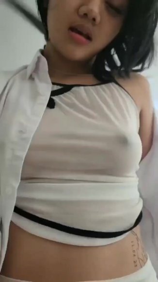 Tante Montok Live Show Buka CD di Taman Belakang