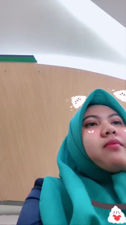 jilbab semok tembem colmek di wc kantor