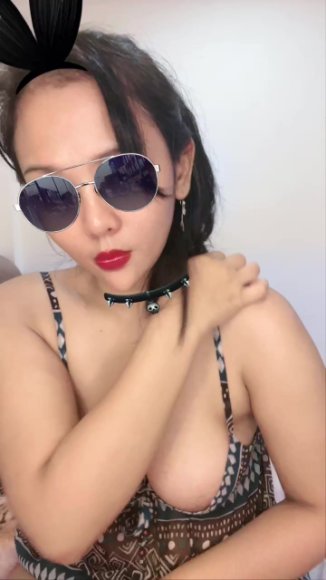 Tante Montok Main Dildo di Kamar di Kamar Mandi