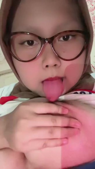 Janda Sange Rekam Sambil Coli di Balkon