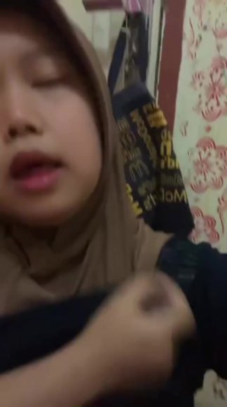 Cewek SMA Rekam Sambil Coli di Balkon