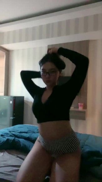 Janda Sange Colmek Brutal di Sofa