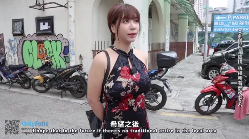 Cewek SMA Ngangkang Lebar Live di Ruang Tamu