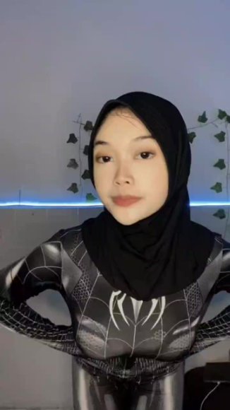 Tante Bohay Main Dildo di Kamar di Meja Belajar