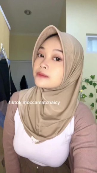 ABG Ngewe Bareng Pacar di Bawah Meja