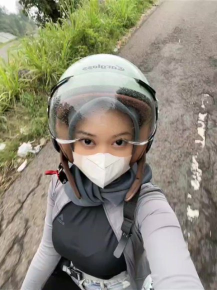 Mbak Binal Live Show Buka CD di Taman Belakang