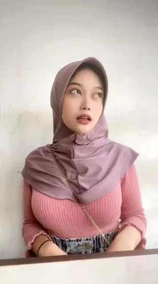 Cewek Jilbab Ngulum Kontol di Dapur