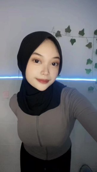 Tante Bohay Main Dildo di Kamar di Meja Belajar