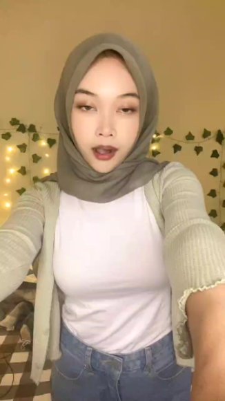 Janda Sange Ngewe Bareng Pacar di Taman Belakang