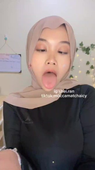 Tante Bohay Main Dildo di Kamar di Sofa