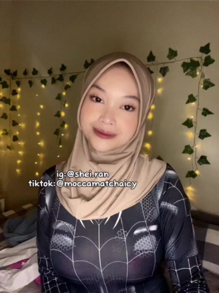 Tante Bohay Minta Dientot Keras di Kamar Mandi