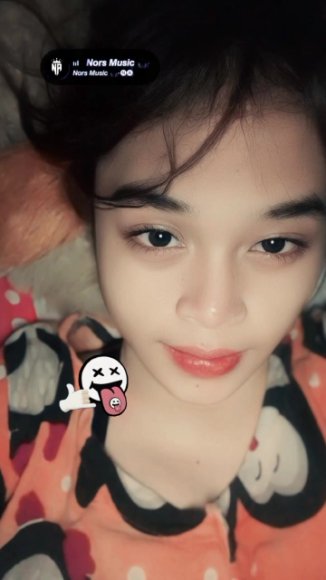 Cewek Genit Ngewe Bareng Pacar di Sofa