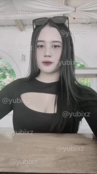 Cewek SMA Live Show Buka CD di Taman Belakang