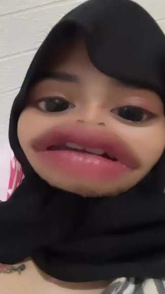 Cewek Kacamata Dientot dari Belakang di Toilet Sekolah