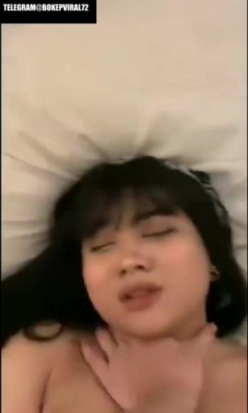 Tante Montok Disetubuhin Diam-diam di Sofa