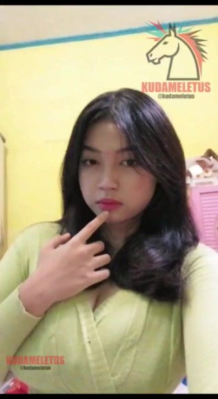 Siswi Nakal Colmek Brutal di Bawah Meja