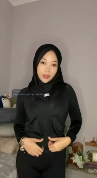 Cewek Genit Live Show Buka CD di Kamar Kos