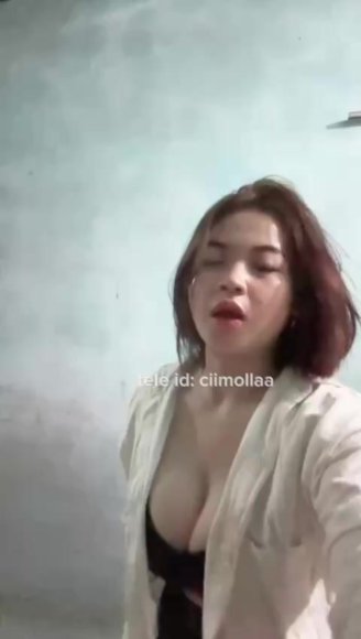 Cewek SMA Dientot dari Belakang di Kamar Kos