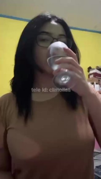 ABG Disetubuhin Diam-diam di Meja Belajar