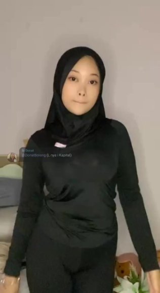 Cewek SMA Rekam Sambil Coli di Sofa