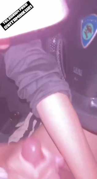 Tante Montok Ngentot Tanpa Ampun di Taman Belakang